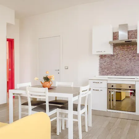 Pink Barbie's House, Domus Lumeras